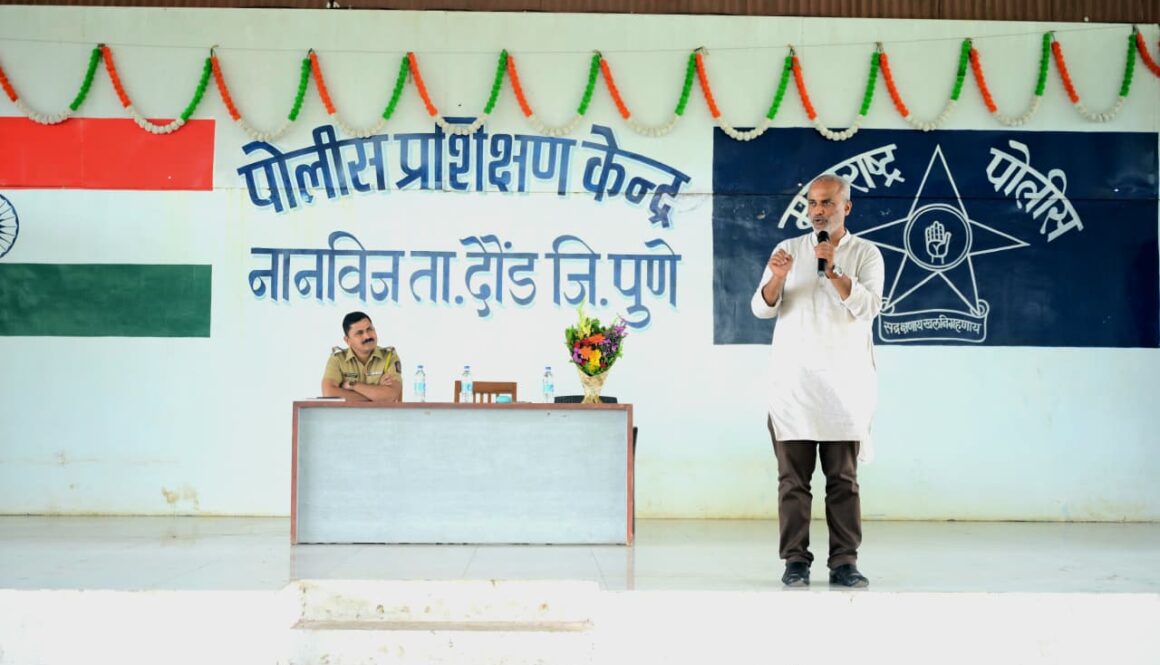 संवाद कौशल्य (Communication Skills) आणि भाषण कला (Oratory Skills)या विषयावर मार्गदर्शन करण्यात आले.