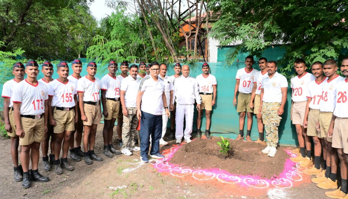 पोलीस प्रशिक्षण केंद्र, नानवीज दौंड येथे वृक्षारोपण कार्यक्रम उत्साहात साजरा.