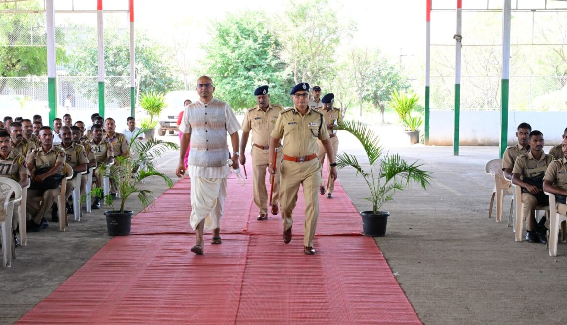 पोलीस प्रशिक्षण केंद्र नानवीज दौंड येथे अध्यात्मिक या विषयावर मार्गदर्शन करण्यात आले.