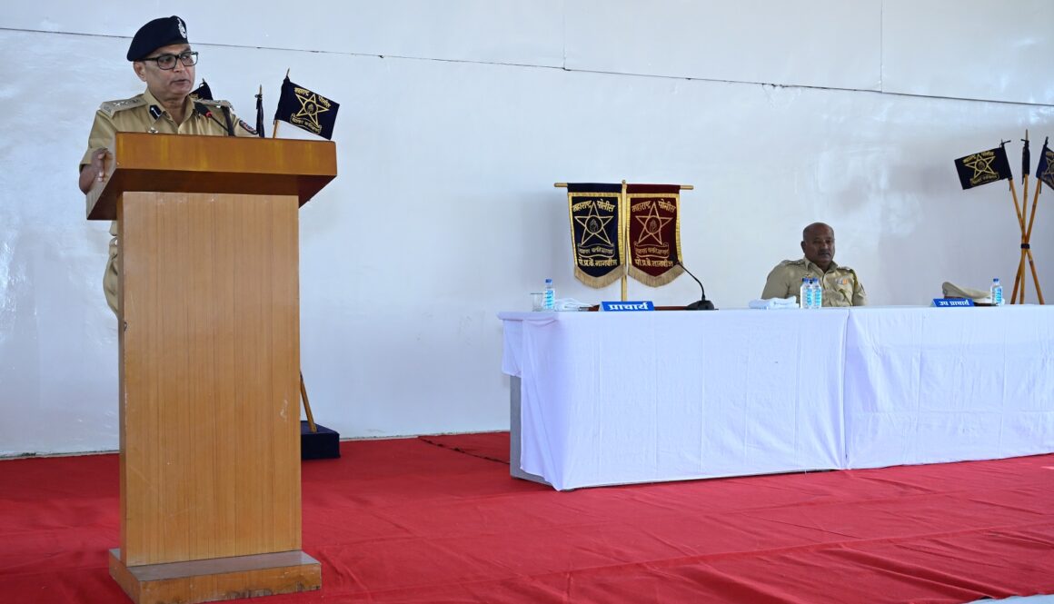 पोलीस प्रशिक्षण केंद्र नानवीज दौंड येथे तपासी अंमलदार उजळणी कोर्स या सत्राचे औपचारिक उद्घाटन करून मार्गदर्शन करण्यात आले.