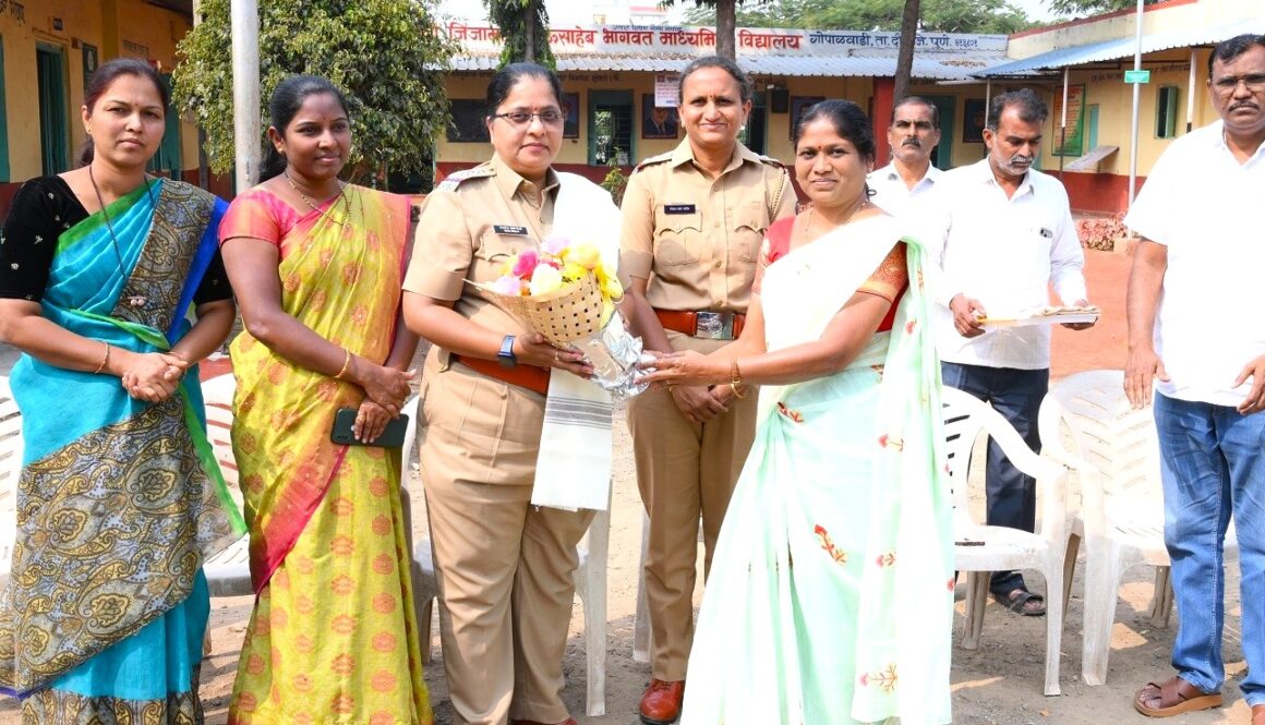 महाराष्ट्र पोलीस वर्धापन दिनानिमित्त जिजामाता भाऊसाहेब भागवत माध्यमिक विद्यालय येथील विद्यार्थी व विद्यार्थिनींना वुमन सेफ्टी,तसेच POCSO “लैंगिक अत्याचारापासून बालकांचे संरक्षण कसे करायचे या विषयावर मार्गदर्शन करण्यात आले.