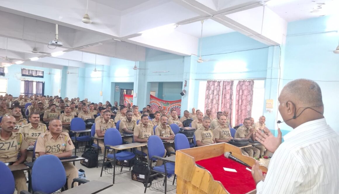 पोलीस प्रशिक्षण केंद्र नानविज दौंड येथे श्री डॉ. नितीन खामकर यांचे प्रथमोपचार या विषयावर मार्गदर्शन करण्यात आले.