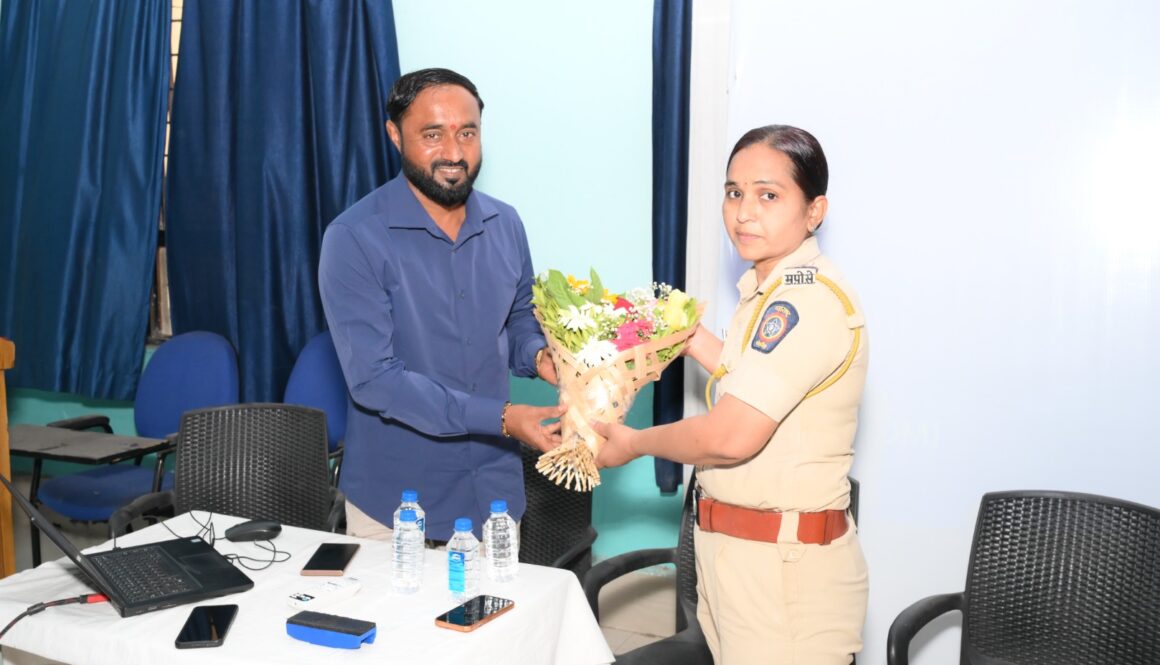 पोलीस प्रशिक्षण केंद्र नानविज दौंड येथे श्री भरत वरुटे सर यांनी हेल्थ न्यूट्रिशन या विषयावर मार्गदर्शन करण्यात आले.