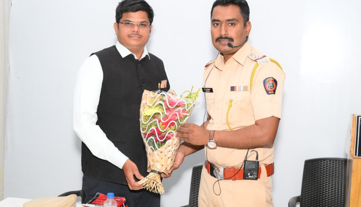पोलीस प्रशिक्षण केंद्र नानवीज दौंड येथे ताण- तणाव व्यवस्थापन या विषयावर मार्गदर्शन करण्यात आले.